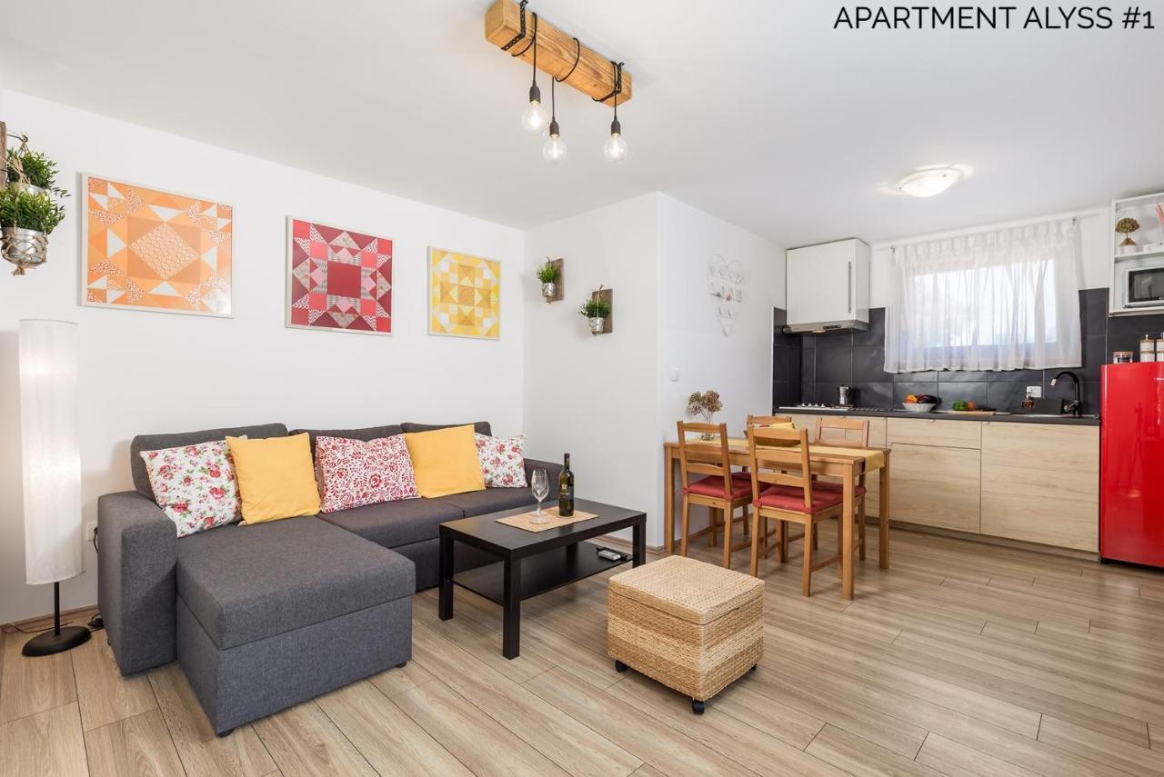 Apartments Alyss 洛夫兰 外观 照片